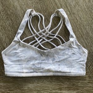 Lululemon Free To Be Bra Size 6
